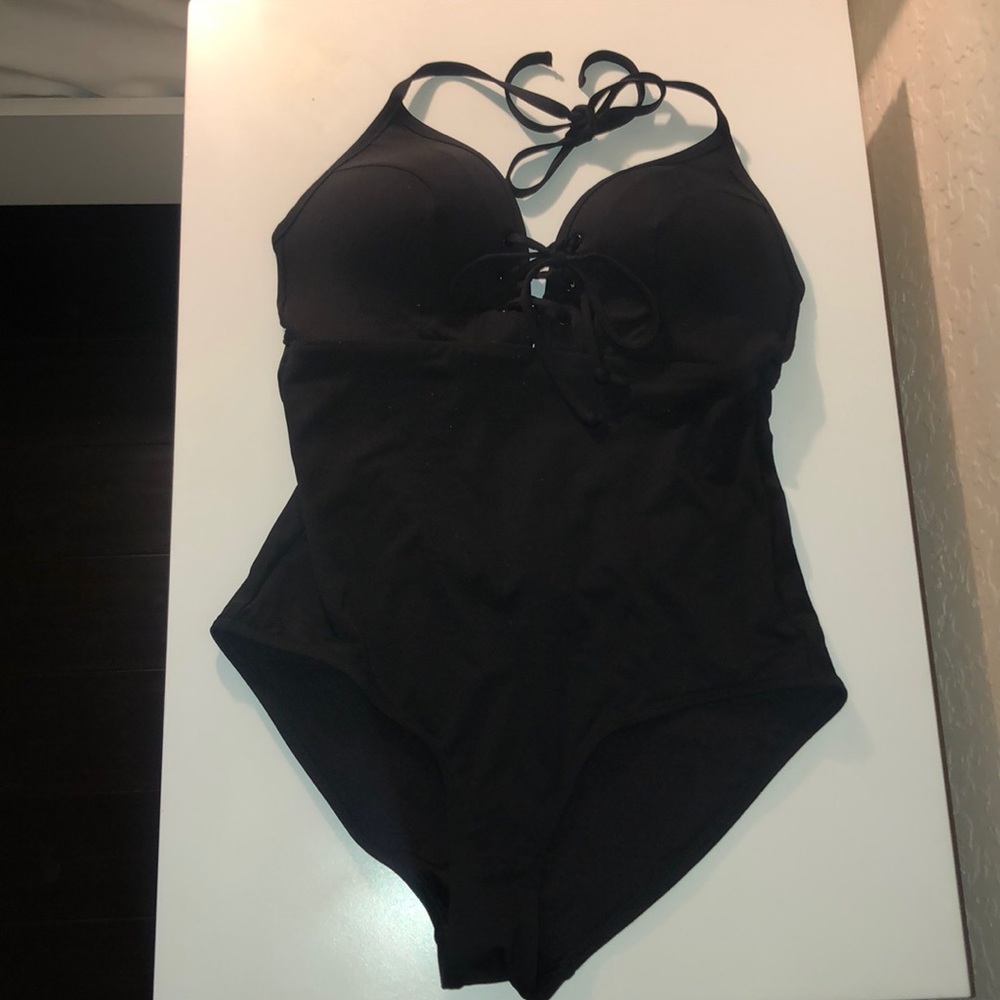 Lace-up multi fit cup one-piece bathing suit